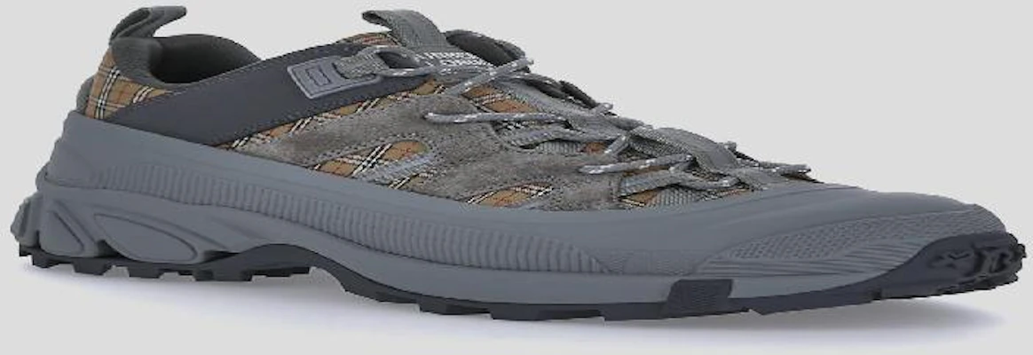 Burberry Arthur Abu Beige Kotak-kotak 8043864 Lookbook Burberry Arthur Abu Beige Kotak-kotak 8043864