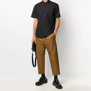 버버리 솔리드 블랙 반소매 버튼다운 셔츠 8032310 Shop 버버리 솔리드 블랙 반소매 버튼다운 셔츠 8032310