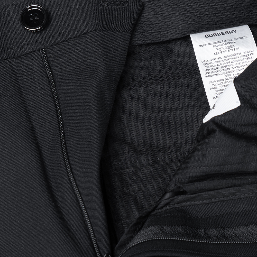 Purchase 버버리 솔리드 블랙 버튼 디테일 스트레이트 레그 캐주얼 팬츠. 80508891