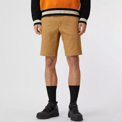 Burberry Solid Color Casual Shorts with Zip Pockets in Camel. 80396541 Lookbook Burberry Solid Color Casual Shorts with Zip Pockets in Camel. 80396541