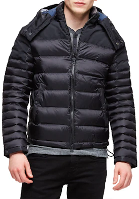 Burberry Jaket Tebal Hoodie Warna Solid Hitam. 39741491 Shop Burberry Jaket Tebal Hoodie Warna Solid Hitam. 39741491
