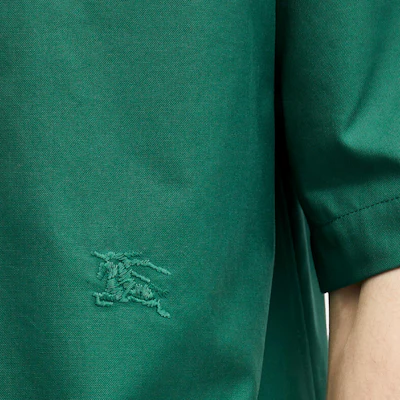 Burberry Solid Color Short-Sleeve Loose Fit Shirt for Men in Dark Green. 80829011 Sizing Burberry Solid Color Short-Sleeve Loose Fit Shirt for Men in Dark Green. 80829011