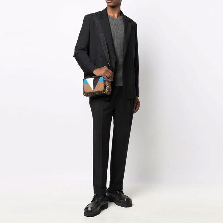 Lookbook Burberry Top de Punto Acanalado Sólido para Hombre Gris. 80454711