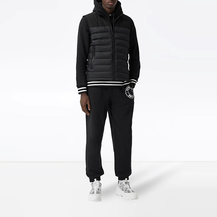 Shop バーバリー ソリッド ジップアップ ノースリーブ ダウンベスト ブラック 80343171