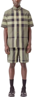 巴宝莉 SS21经典格纹领口男士军绿色休闲短袖衬衫 80415411 Lookbook 巴宝莉 SS21经典格纹领口男士军绿色休闲短袖衬衫 80415411