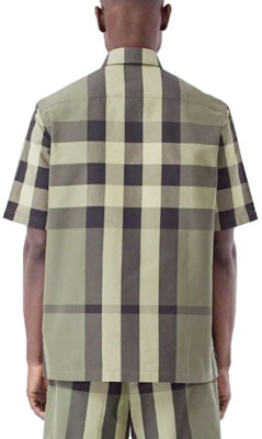 巴宝莉 SS21经典格纹领口男士军绿色休闲短袖衬衫 80415411 Shop 巴宝莉 SS21经典格纹领口男士军绿色休闲短袖衬衫 80415411