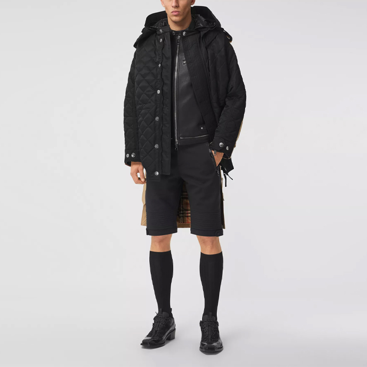 Lookbook Burberry SS21 Jaket Hitam Nylon dengan Hood Boleh Tanggal Check. 80381891