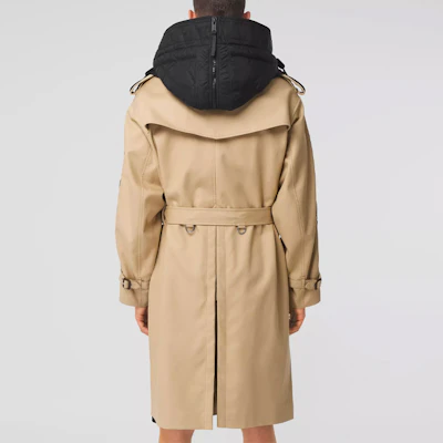 Burberry SS21 Jaket Hitam Nylon dengan Hood Boleh Tanggal Check. 80381891 Purchase Burberry SS21 Jaket Hitam Nylon dengan Hood Boleh Tanggal Check. 80381891