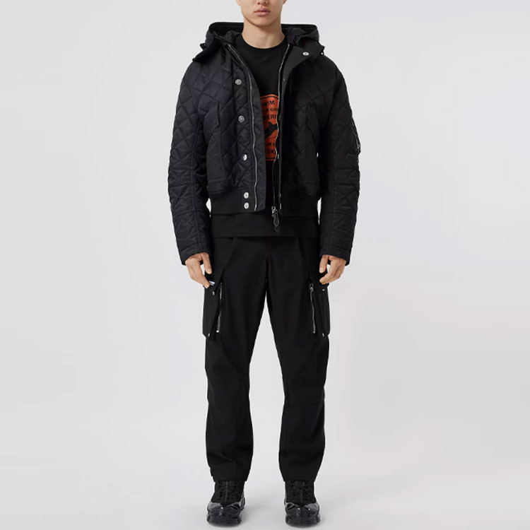 Purchase Burberry SS21 Celana Cargo Hitam Kantong Banyak Bahan Katun. 80381331