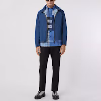 Shop Burberry Jaket Harrington SS21 dengan Logo Patch Navy Check. 80385771