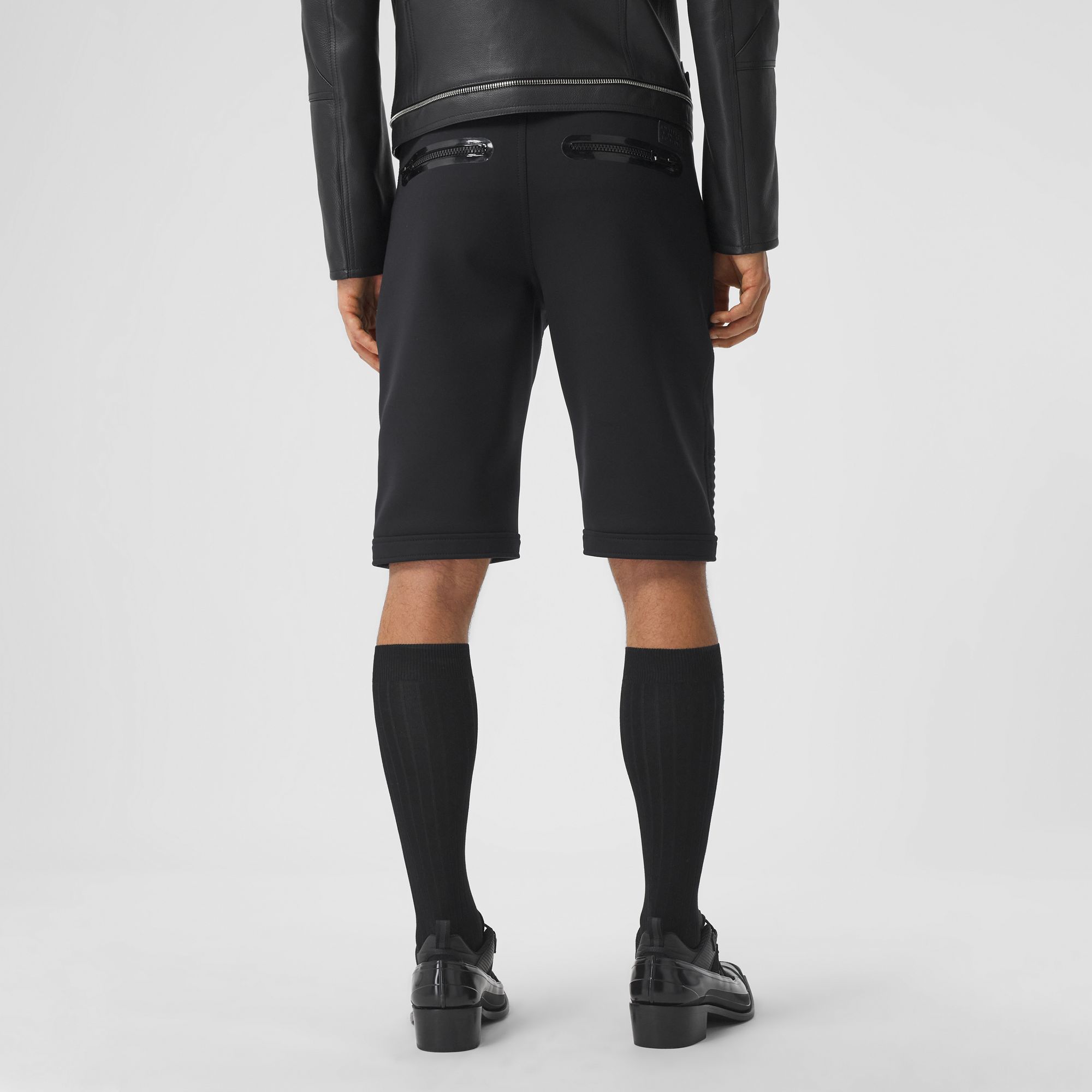 Purchase 버버리 SS21 로고 엠벨리쉬드 남성 블랙 러버 사이클링 숏츠 80379331