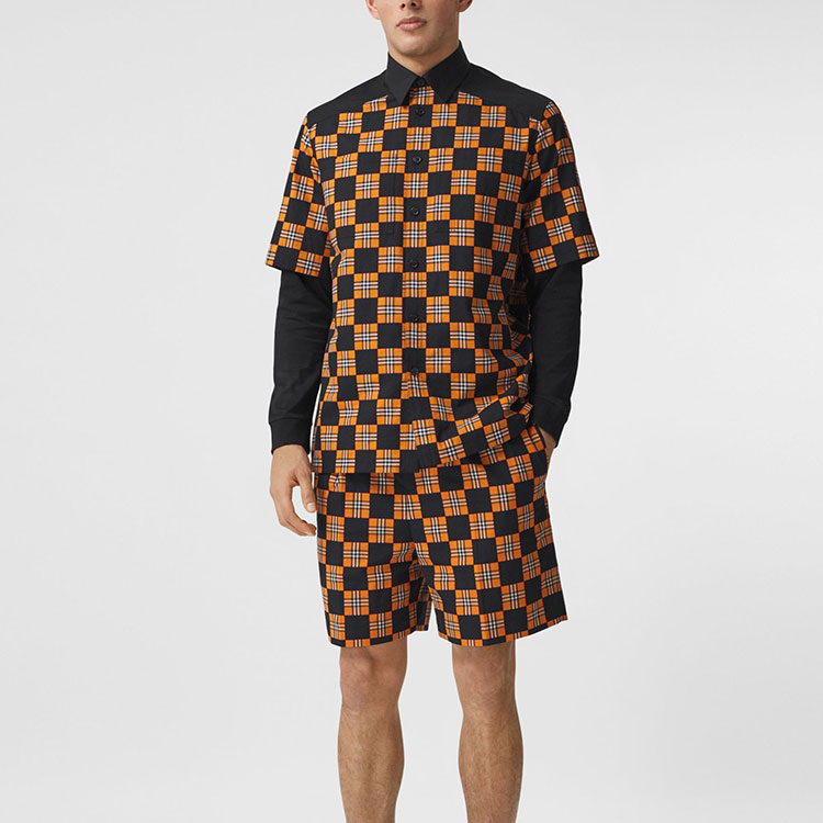 Lookbook 버버리 SS21 미드라이즈 체크 프린트 루즈핏 숏츠 딥 오렌지. 80425891