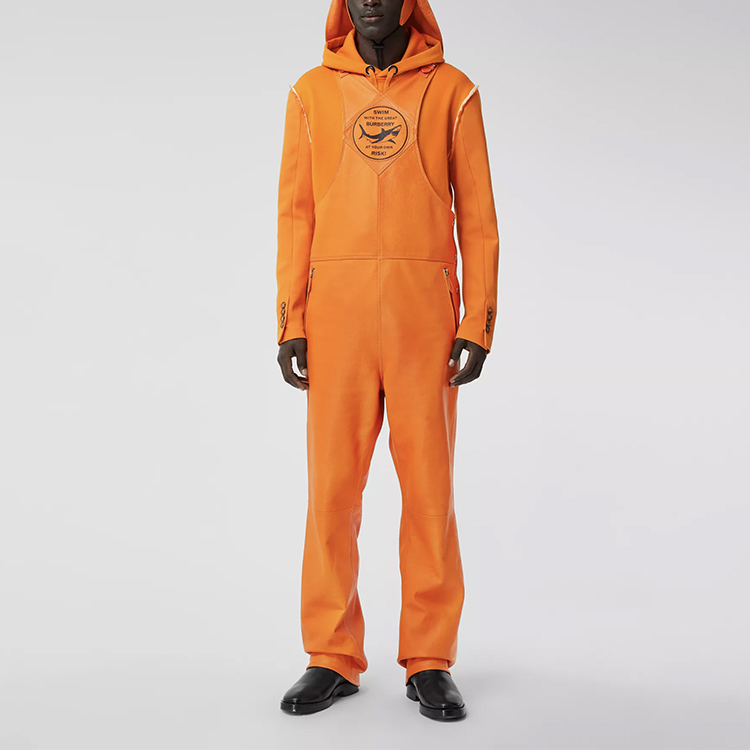 Shop Burberry SS21 Jumpsuit Cetak Hiu Strap Kulit - Oranye Tua. 45682661