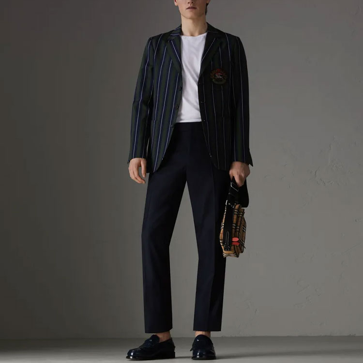 Lookbook Burberry SS21 Slim-Fit Green Striped Blazer with Embroidered Badge. 80024151