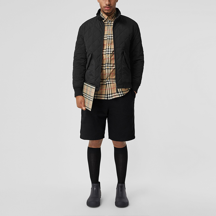 Lookbook Burberry SS22  Black Quilted Stand Collar Jacket. 80479341
