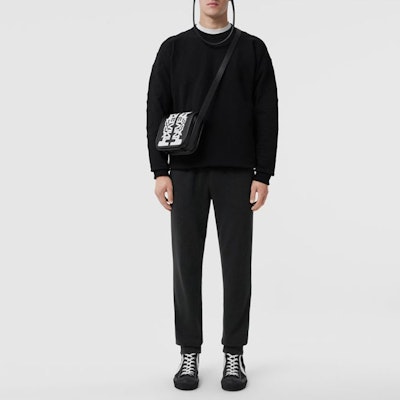 Burberry SS22 Seluar Jogger Slim Fit Hitam 80507331 Lookbook Burberry SS22 Seluar Jogger Slim Fit Hitam 80507331