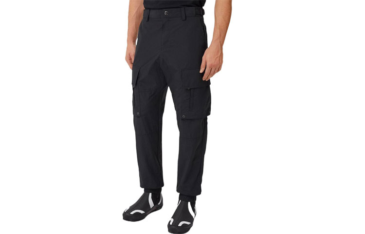 Burberry SS22  Black Straight-Leg Cargo Pants with Large Pockets 80512261