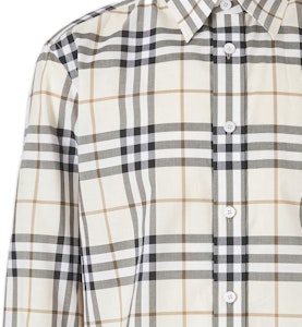 버버리 SS22 체크무늬 화이트 긴팔 버튼업 셔츠 80502751 Lookbook 버버리 SS22 체크무늬 화이트 긴팔 버튼업 셔츠 80502751