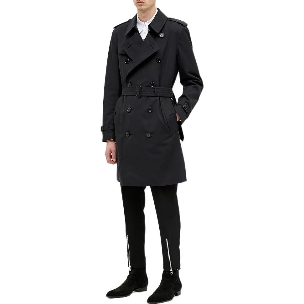 Lookbook Burberry SS22  Double-Breasted Black Trench Coat. 80281051