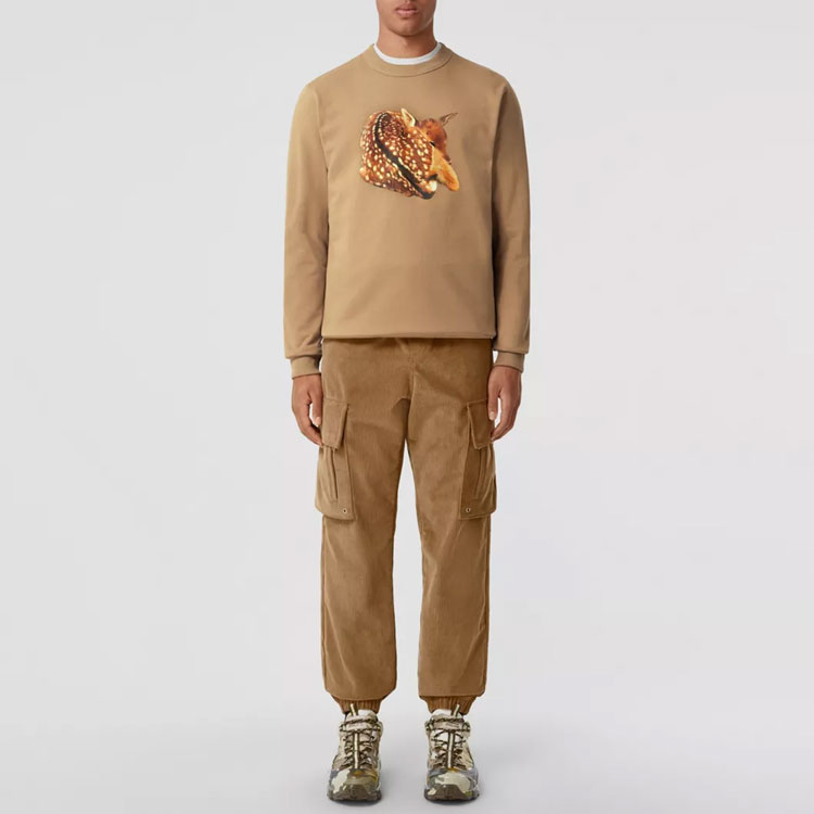 Shop Burberry SS22 小鹿印花圓領長袖上衣 卡其色 80575341