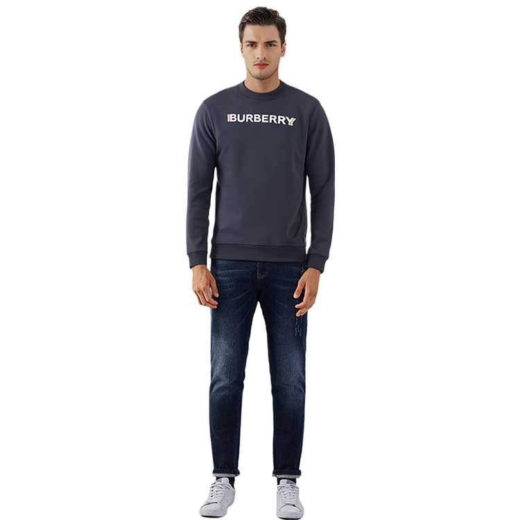 Lookbook Burberry SS22  Logo Print Pullover Sweatshirt Navy Blue. 80529911