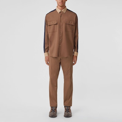 Pantalones Casuales Rectos con Pliegues Burberry SS22 en Color Marrón. 80509011 Lookbook Pantalones Casuales Rectos con Pliegues Burberry SS22 en Color Marrón. 80509011