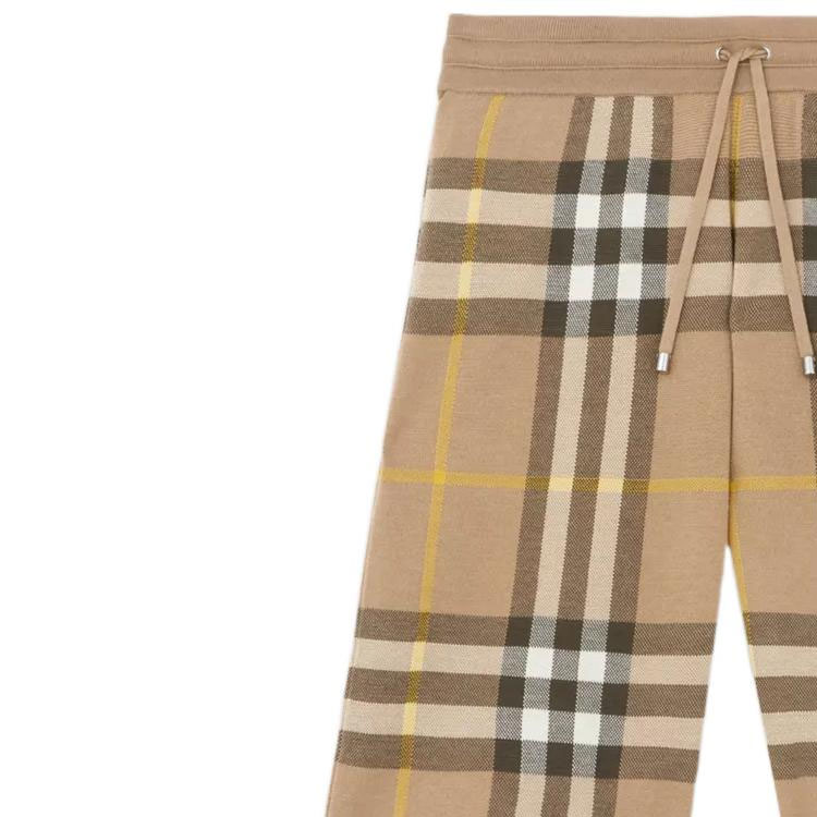 Sizing Burberry SS22  Truffle Check Mid-Rise Relaxed Fit Belted Shorts. 80549181