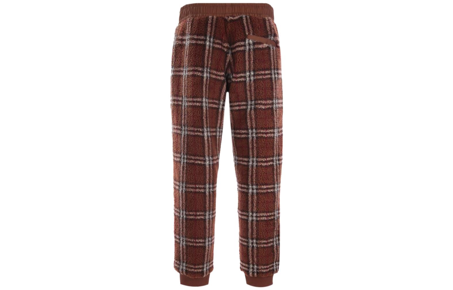 Lookbook Pantalones Jogger elásticos Burberry SS22 Check Hombre Marrón Oscuro Birch. 80478701