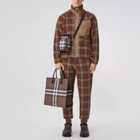 Purchase Burberry SS22 Jaket Fleece Pria Panel Vintage Check Deep Birch Brown. 80478681