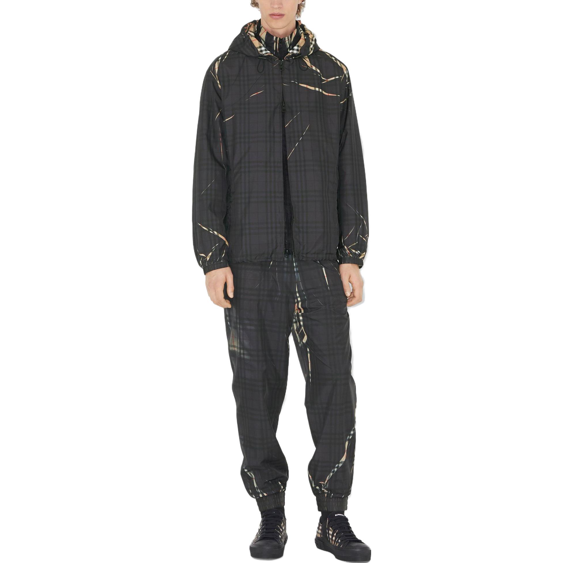Lookbook Burberry SS23 黑色格纹连帽拉链夹克. 80716551