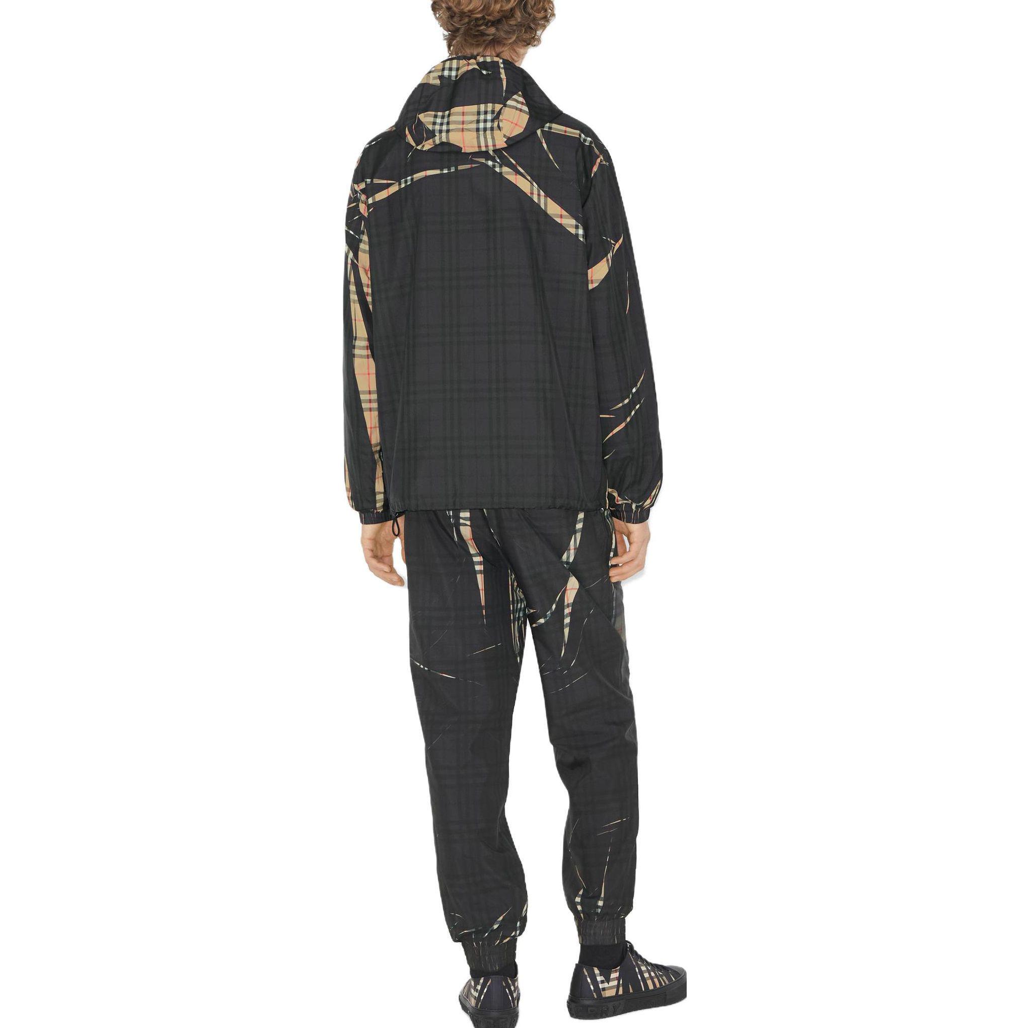 Shop Burberry SS23 黑色格纹连帽拉链夹克. 80716551