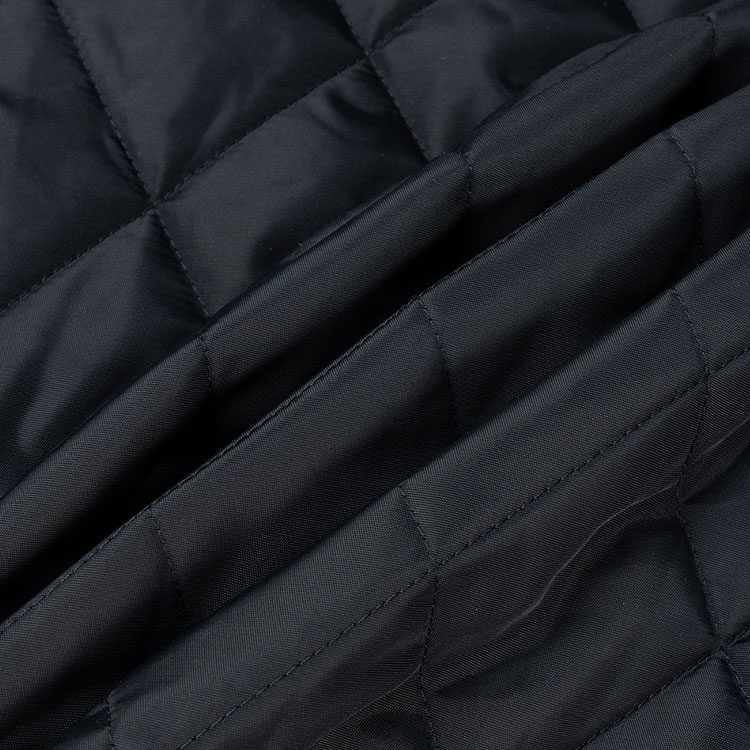 Sizing 버버리 SS23 블랙 다이아몬드 퀼팅 긴팔 재킷 코트. 80616701