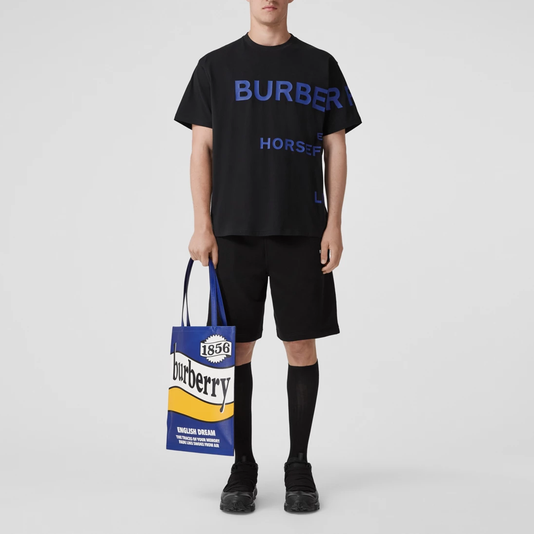 Lookbook Burberry SS23 黑色字母印花圓領T恤 80579861