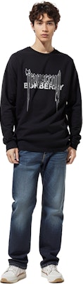 버버리 SS23 블랙 로고 프린트 크루넥 롱슬리브 스웻셔츠 80701371 Purchase 버버리 SS23 블랙 로고 프린트 크루넥 롱슬리브 스웻셔츠 80701371