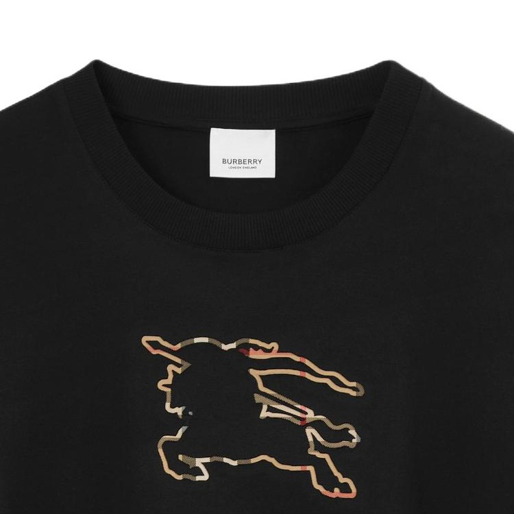 Sizing 버버리 SS23 블랙 그래픽 프린트 반팔 면 티셔츠. 8070681
