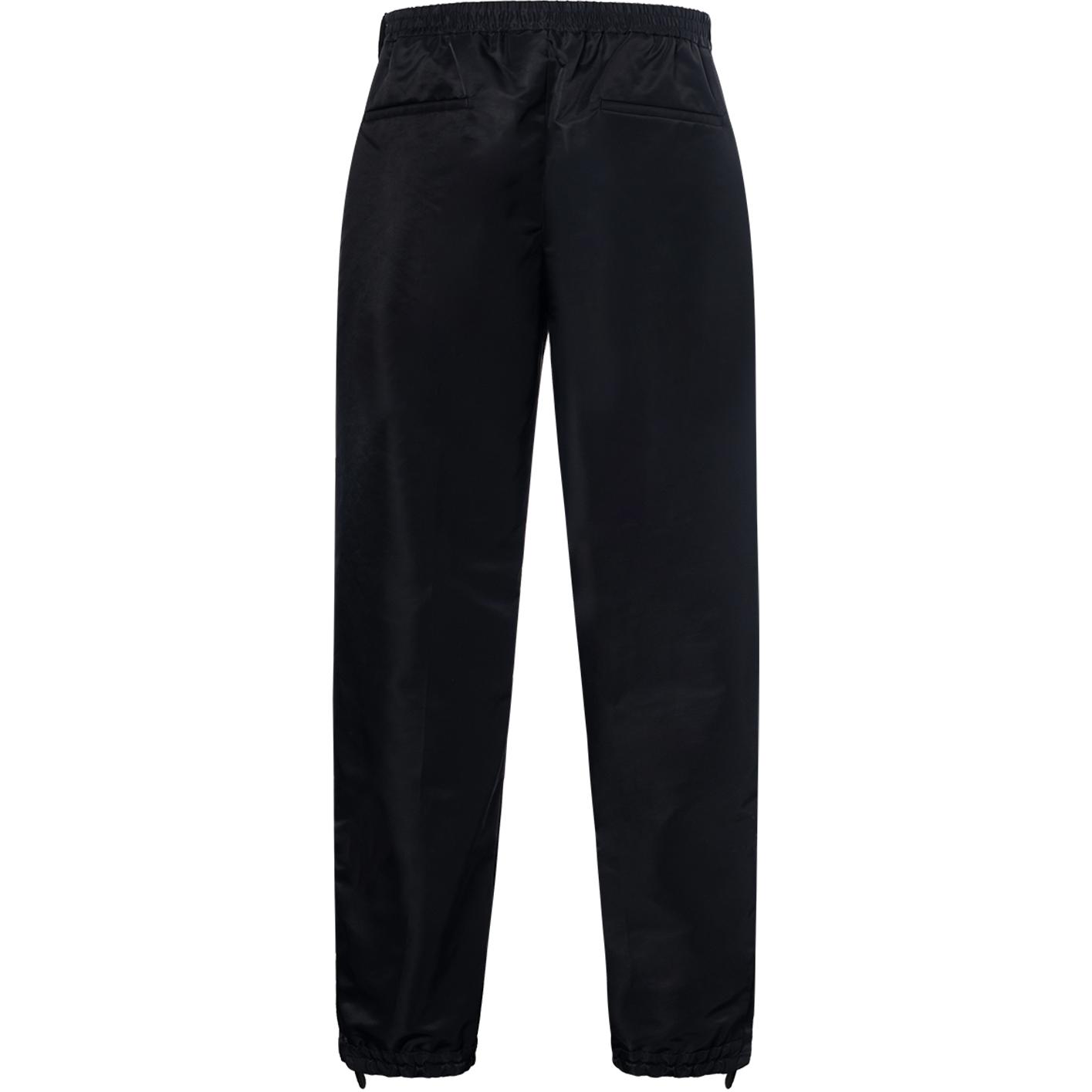 Lookbook Burberry Pantalones Casuales Negros SS23 con Diseño de Botón y Color Sólido. 80686821