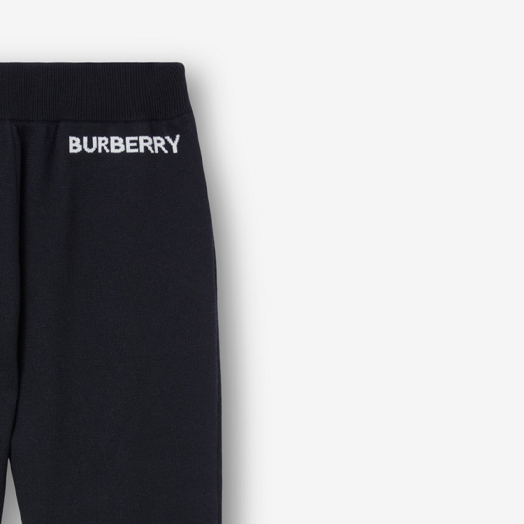 Sizing Pantalones Jogger Burberry SS23 Azul con Logo Bordado. 80650431