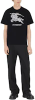 Shop Burberry SS23 Camiseta Negra Bordada Caballero Ecuestre de Manga Corta. 80727751
