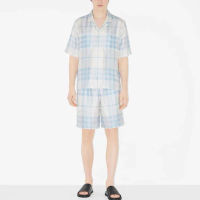 Burberry SS23 Light Sky Blue Check Elastic Waist Straight Shorts 80659571 Lookbook Burberry SS23 Light Sky Blue Check Elastic Waist Straight Shorts 80659571