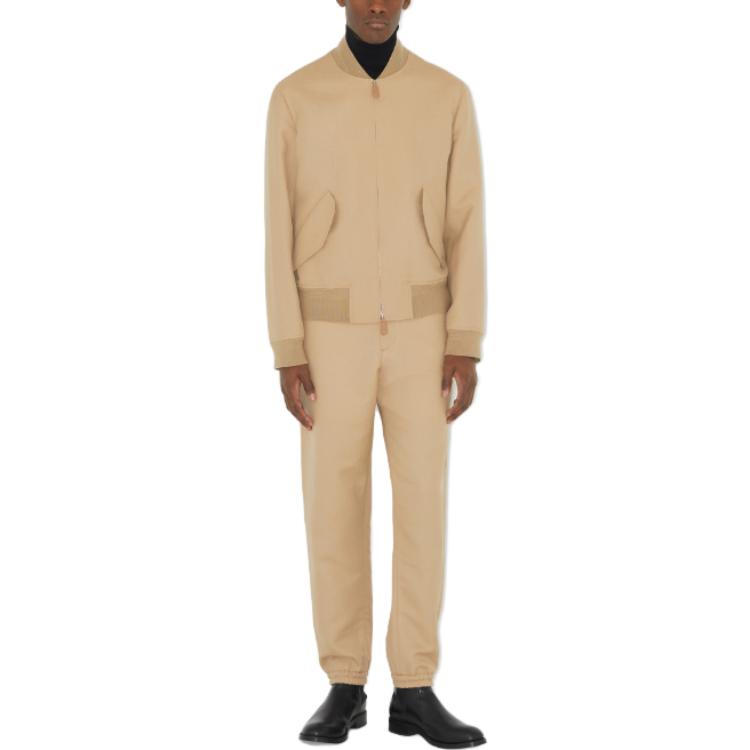 Lookbook 버버리 SS23 솔리드 버튼 조거 팬츠 소프트 베이지. 80656851