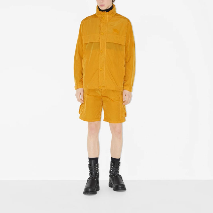 Burberry SS23  Solid Color Nylon Jacket with Equestrian Patch in Marigold Yellow. 80655571 圖 3