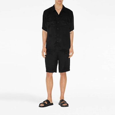 博柏利 SS23 纯色直筒休闲短裤 黑色 80717011 Lookbook 博柏利 SS23 纯色直筒休闲短裤 黑色 80717011