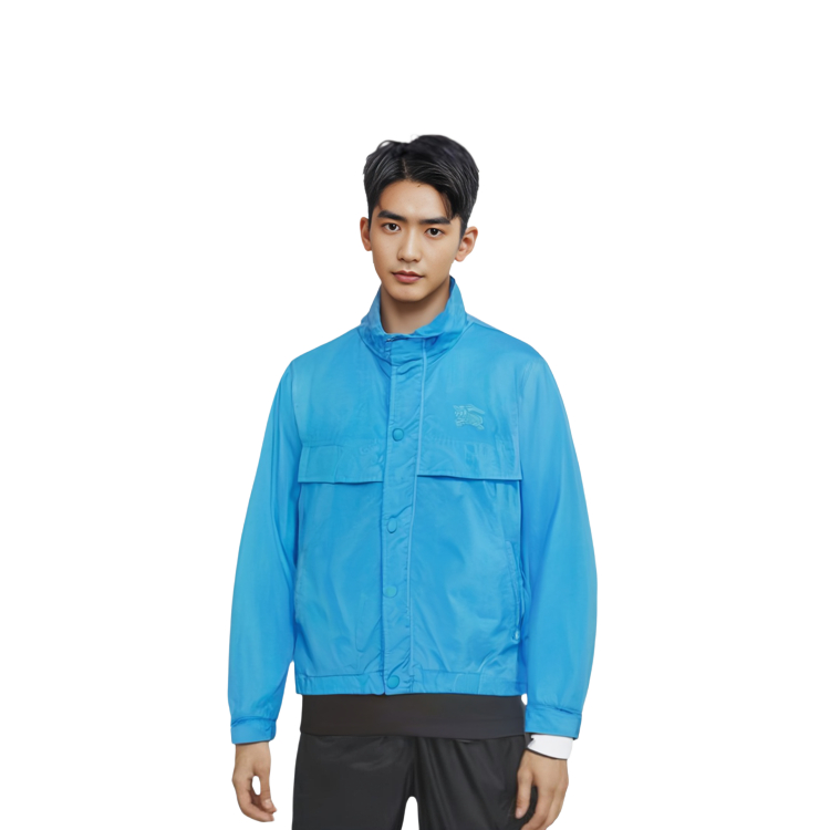 Burberry SS23  Solid Nylon Jacket with Equestrian Logo Patch - Vibrant Blue. 80658491 圖 4