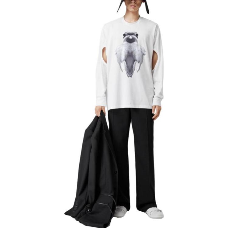 Lookbook 버버리 SS23 화이트 스완 프린트 컷아웃 디자인 긴팔 티셔츠. 45637921