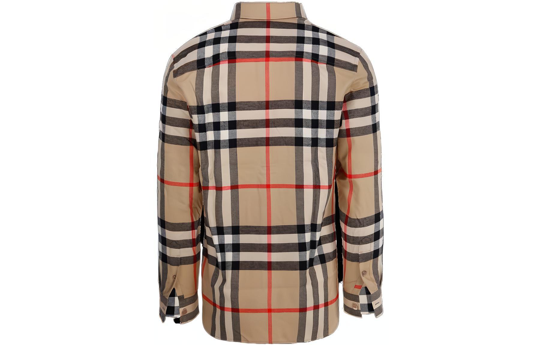 Lookbook Burberry SS23 米色格紋領長袖扣襯衫 80648811