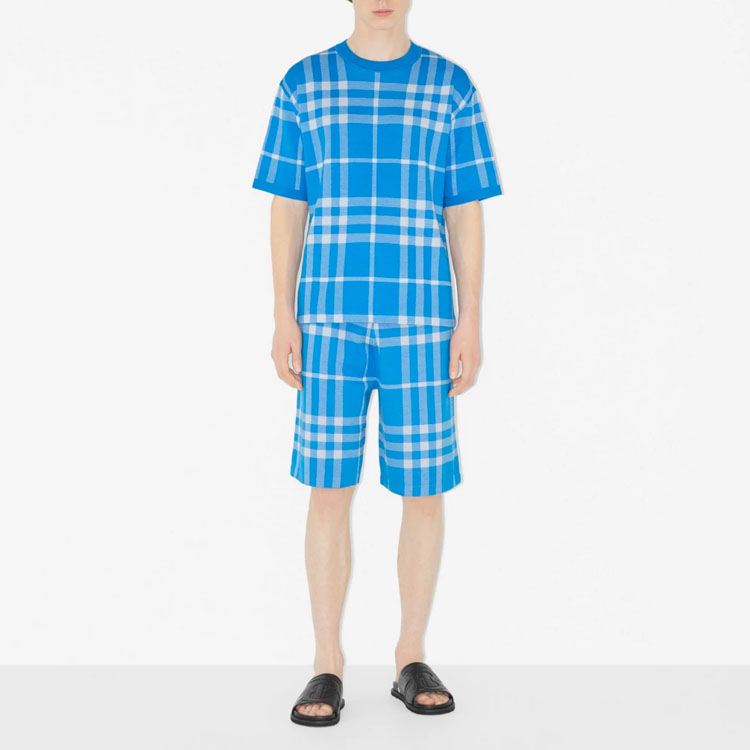 Lookbook Burberry SS23 Celana Pendek Pria Biru Cerah Motif Kotak Pinggang Elastis Casual. 80656801