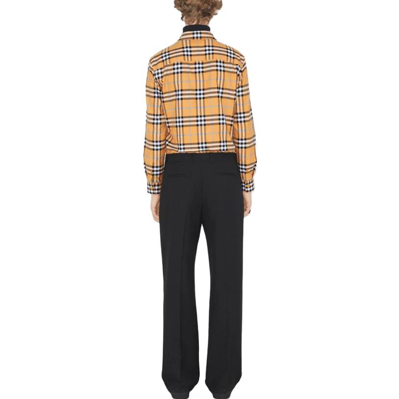 Shop Burberry 男士橙色格紋長袖襯衫 SS23 系列。 80715231