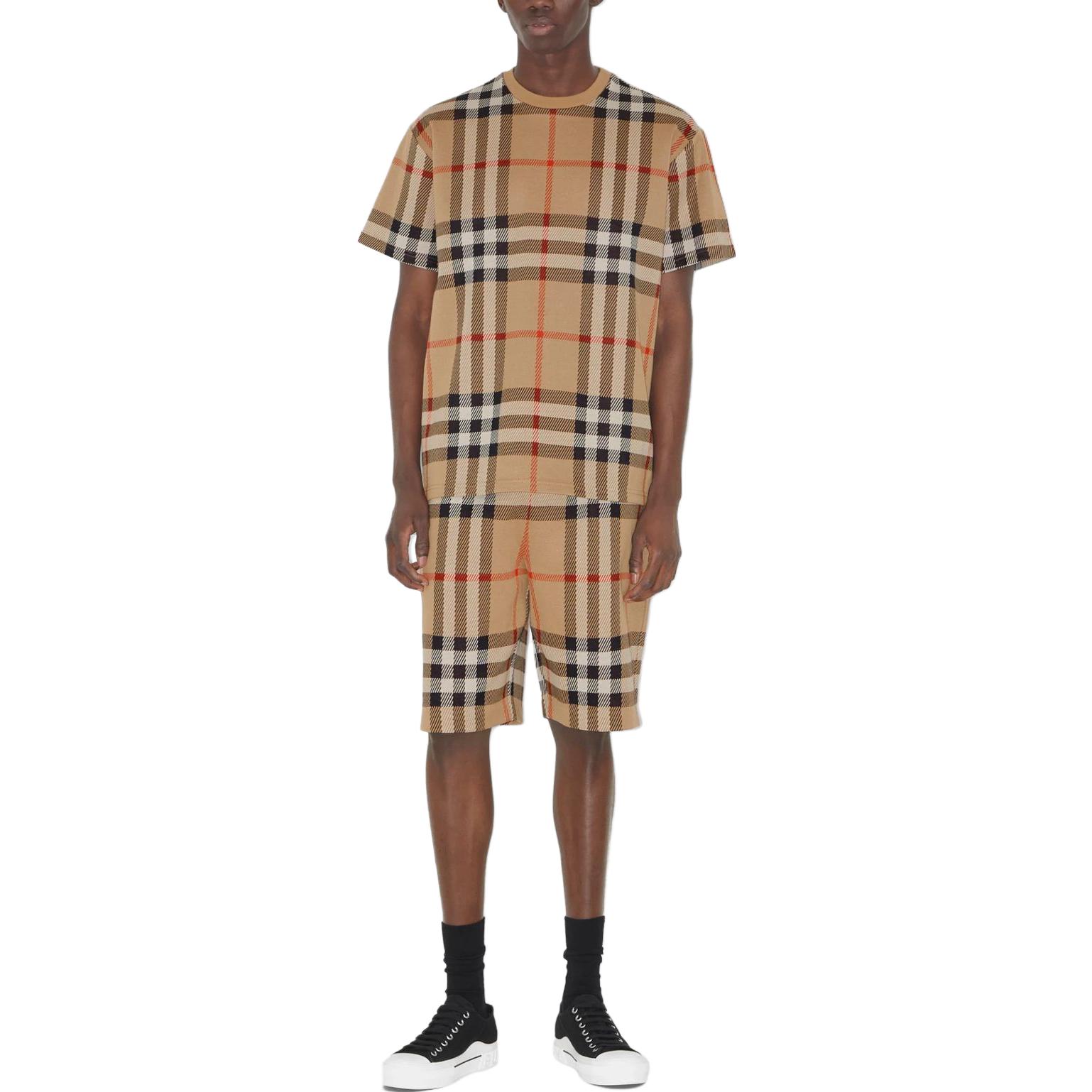 Lookbook Burberry SS23 Check Print Crewneck Short Sleeve T-Shirt  Beige. 80726651