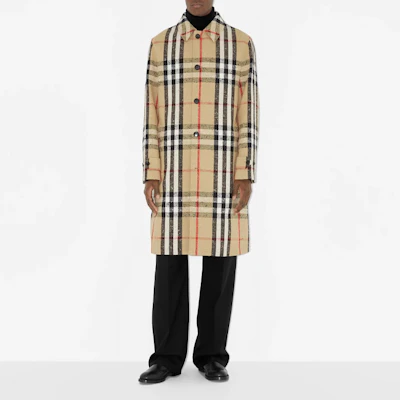 Burberry SS23 Mantel Trench Kotak-Kotak Single-Breasted Beige - Gaya 80647981 Lookbook Burberry SS23 Mantel Trench Kotak-Kotak Single-Breasted Beige - Gaya 80647981