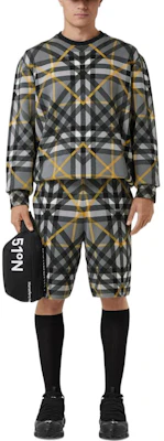 Burberry SS23 Celana Pendek Pria Kotak-Kotak Abu-Abu Casual Straight-Cut. 80651771 Lookbook Burberry SS23 Celana Pendek Pria Kotak-Kotak Abu-Abu Casual Straight-Cut. 80651771